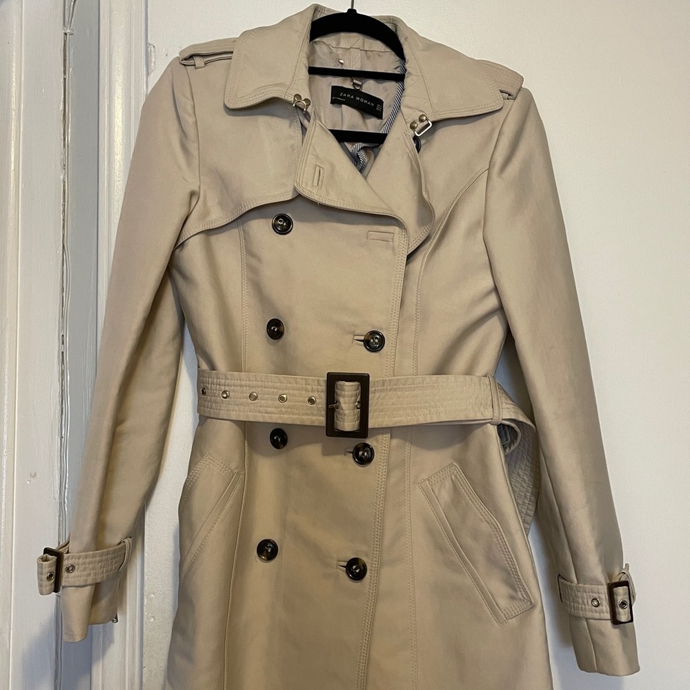 Zara Trenchcoat size XS lightly used